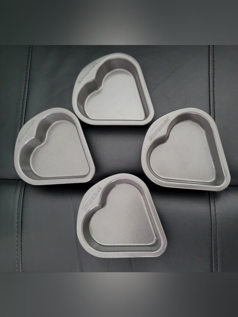 Set of 4 Classic Silverstone Heart-Shaped Baking Pans - Metallic Gray